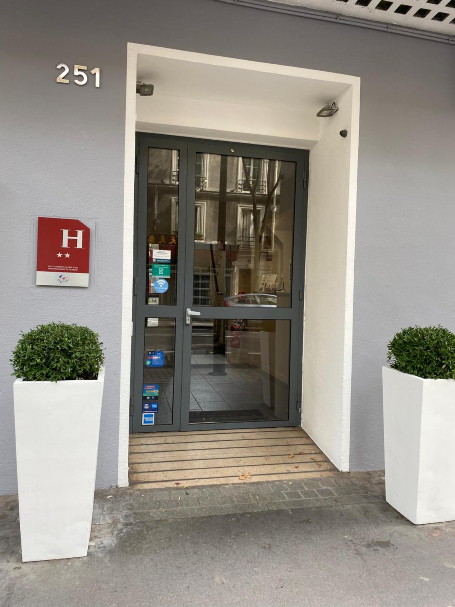 提姆布罗尼里弗塞纳酒店 布洛涅-比扬古 外观 照片