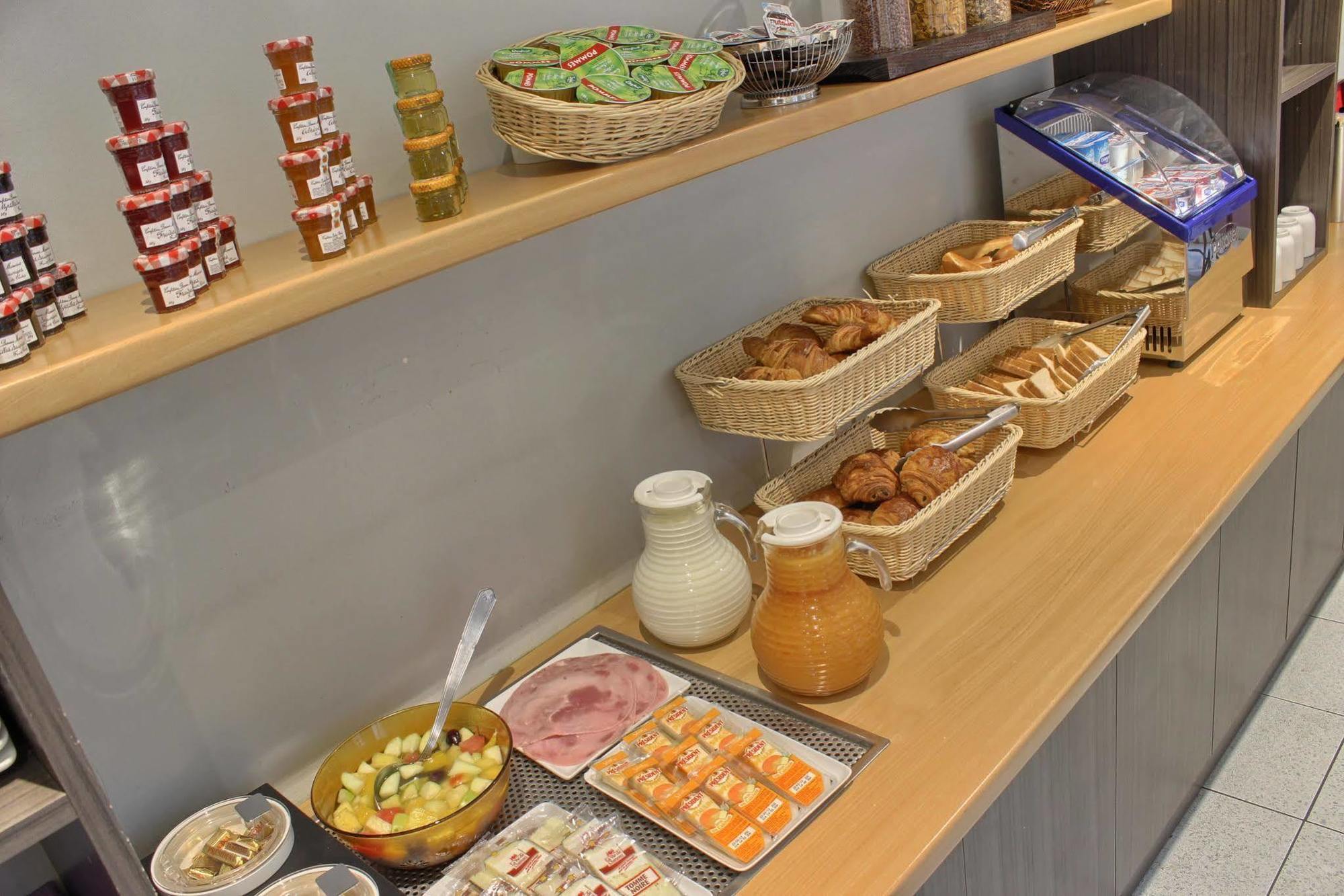 提姆布罗尼里弗塞纳酒店 布洛涅-比扬古 外观 照片